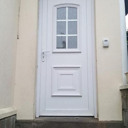 3 Hebergements - Au 1Er Etage 1 Appartement 2 Pieces Et Au 2Eme Etage Un Logement De 2 Chambres Louees Separement Avec Coin Cuisine Et Toilettes A Partager- Dans Pavillon Au Pied Du Rer B A 5 Minutes De Paris Et 30 Mn Stade De France Cachan Eksteriør bilde