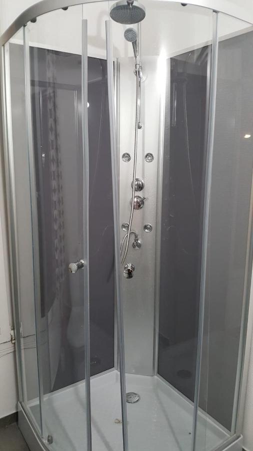 3 Hebergements - Au 1Er Etage 1 Appartement 2 Pieces Et Au 2Eme Etage Un Logement De 2 Chambres Louees Separement Avec Coin Cuisine Et Toilettes A Partager- Dans Pavillon Au Pied Du Rer B A 5 Minutes De Paris Et 30 Mn Stade De France Cachan Eksteriør bilde
