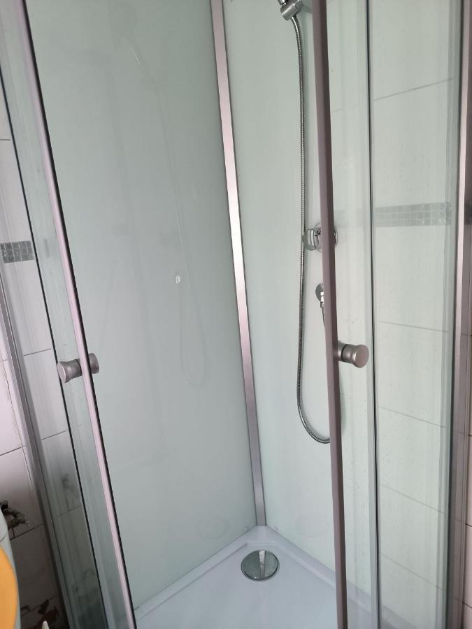 3 Hebergements - Au 1Er Etage 1 Appartement 2 Pieces Et Au 2Eme Etage Un Logement De 2 Chambres Louees Separement Avec Coin Cuisine Et Toilettes A Partager- Dans Pavillon Au Pied Du Rer B A 5 Minutes De Paris Et 30 Mn Stade De France Cachan Eksteriør bilde