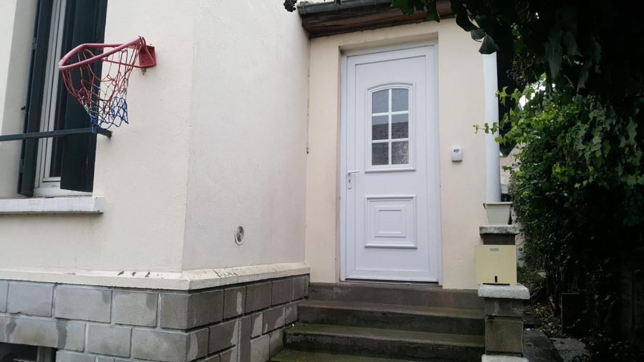 3 Hebergements - Au 1Er Etage 1 Appartement 2 Pieces Et Au 2Eme Etage Un Logement De 2 Chambres Louees Separement Avec Coin Cuisine Et Toilettes A Partager- Dans Pavillon Au Pied Du Rer B A 5 Minutes De Paris Et 30 Mn Stade De France Cachan Eksteriør bilde