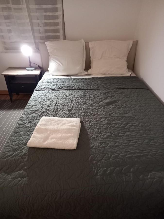 3 Hebergements - Au 1Er Etage 1 Appartement 2 Pieces Et Au 2Eme Etage Un Logement De 2 Chambres Louees Separement Avec Coin Cuisine Et Toilettes A Partager- Dans Pavillon Au Pied Du Rer B A 5 Minutes De Paris Et 30 Mn Stade De France Cachan Eksteriør bilde