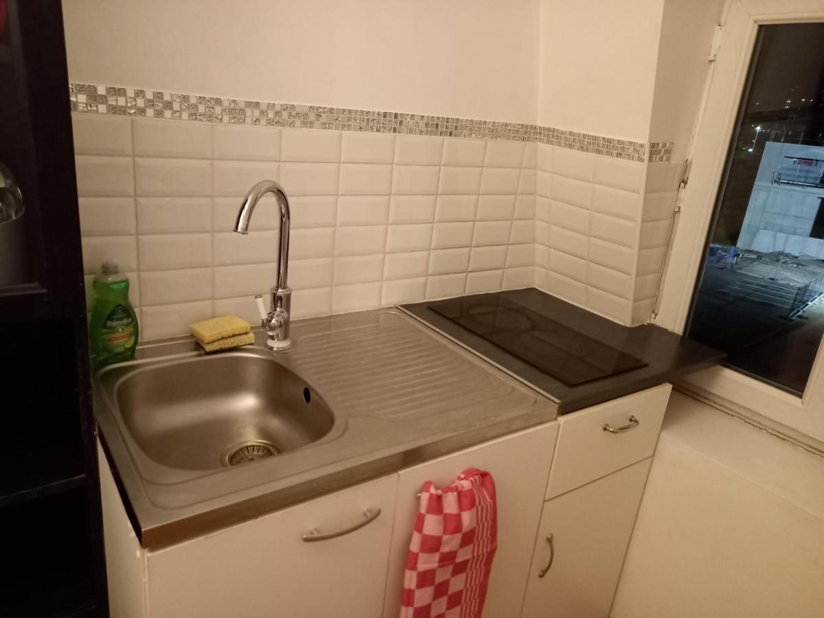 3 Hebergements - Au 1Er Etage 1 Appartement 2 Pieces Et Au 2Eme Etage Un Logement De 2 Chambres Louees Separement Avec Coin Cuisine Et Toilettes A Partager- Dans Pavillon Au Pied Du Rer B A 5 Minutes De Paris Et 30 Mn Stade De France Cachan Eksteriør bilde