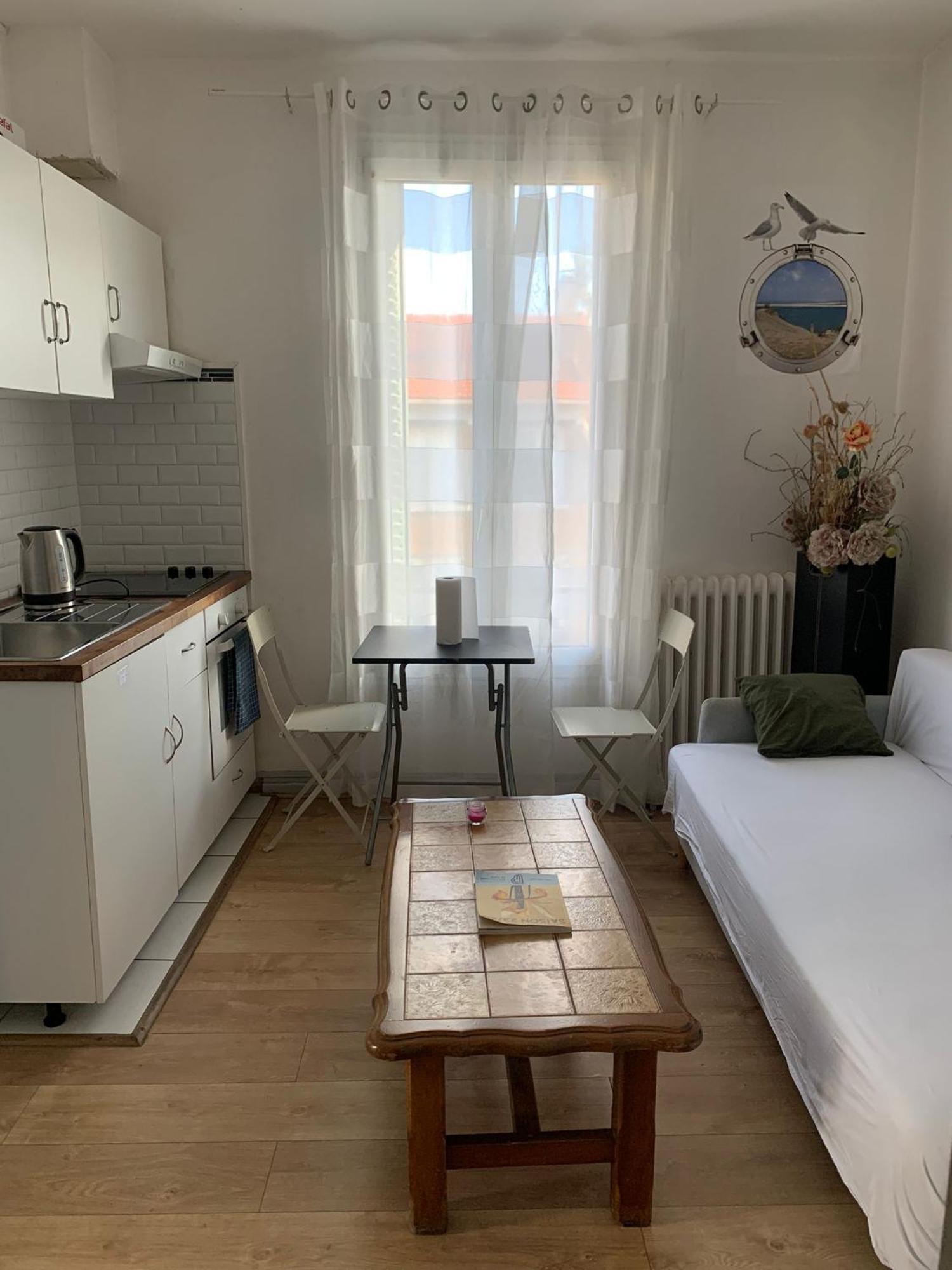 3 Hebergements - Au 1Er Etage 1 Appartement 2 Pieces Et Au 2Eme Etage Un Logement De 2 Chambres Louees Separement Avec Coin Cuisine Et Toilettes A Partager- Dans Pavillon Au Pied Du Rer B A 5 Minutes De Paris Et 30 Mn Stade De France Cachan Eksteriør bilde